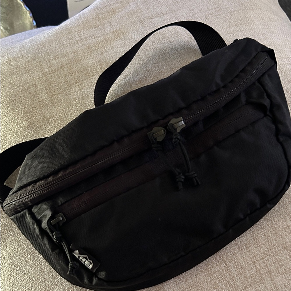 REI Co-op black Fanny pack Trail 2 Waist Pack